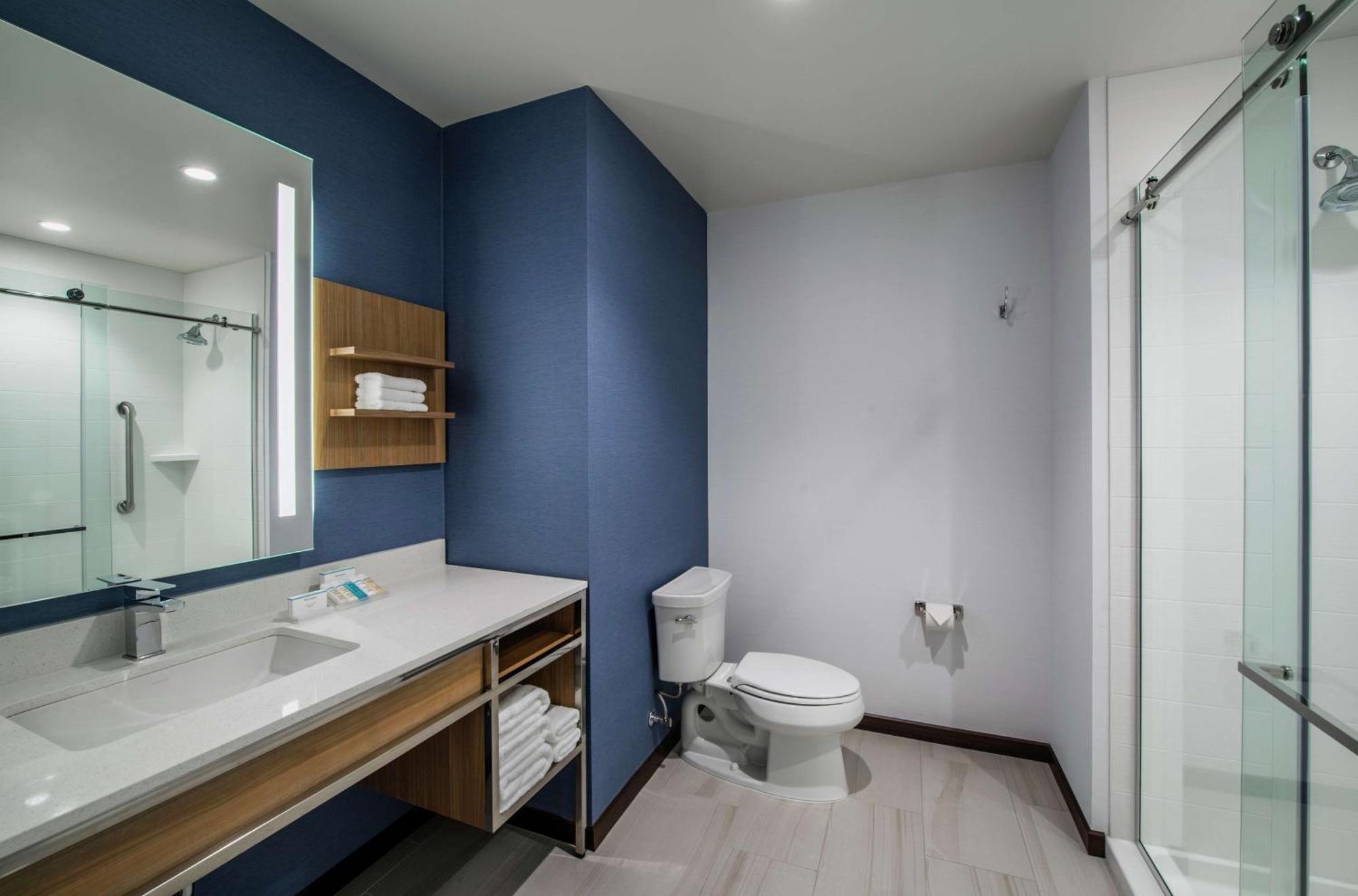 Hilton Garden South Hotel 3*